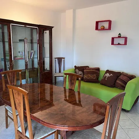 Fco Airport Titina's House شقة فيوميتشينو