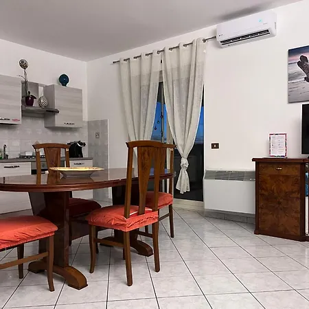 Fco Airport Titina's House * فيوميتشينو
