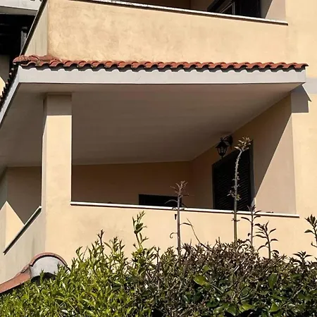 Fco Airport Titina's House شقة فيوميتشينو